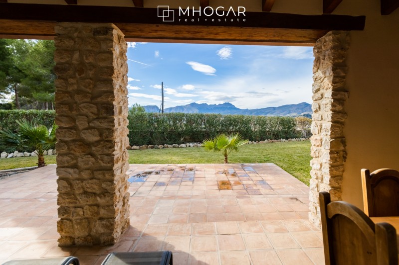 Rústica Elegancia - Casa de Campo a la venta en Benissa!